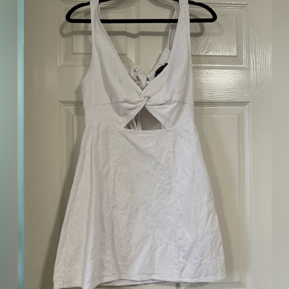 White dress. Shell. Linen. Polyester